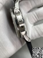 Panerai Submersible PAM01391 Size 44mm Watch VS Factory - Image 4